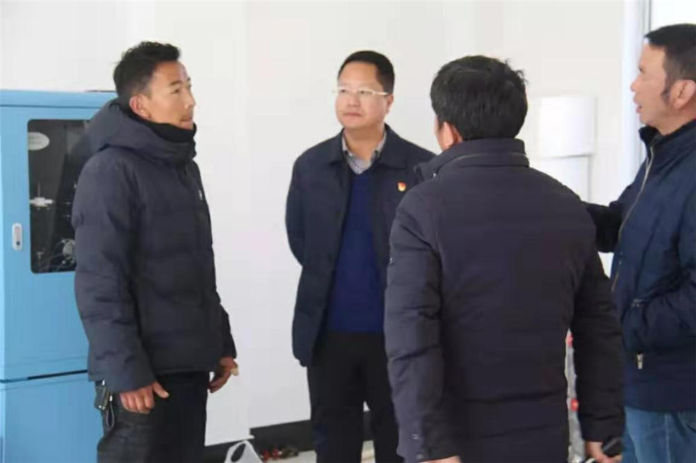 吉隆縣縣委副書(shū)記、縣長(zhǎng)胡紅等領(lǐng)導(dǎo)班子進(jìn)行檢查和指導(dǎo)工作